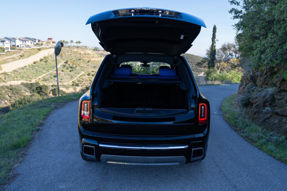 Rolls Royce Cullinan Series II Rental in Los Angeles Thumbnail 8