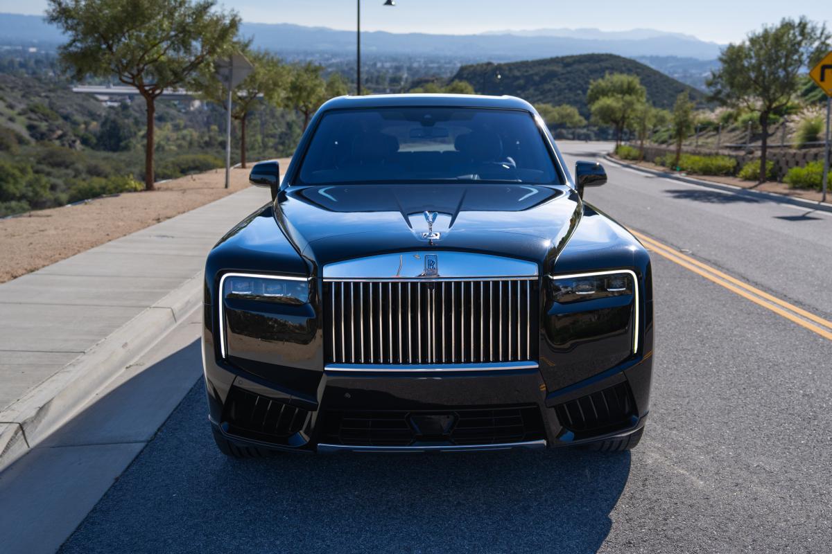 Rolls Royce Cullinan Series II Rental in Los Angeles Thumbnail 10