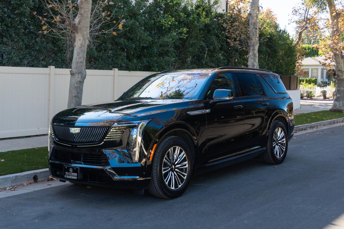 Chauffeur Driven Cadillac Escalde IQL EV 1000E4 Thumbnail 3