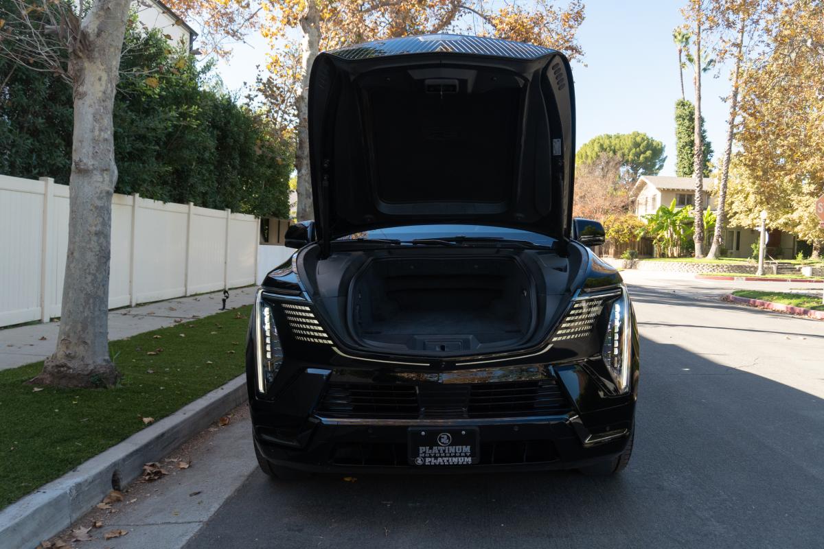 Chauffeur Driven Cadillac Escalde IQL EV 1000E4 Thumbnail 4