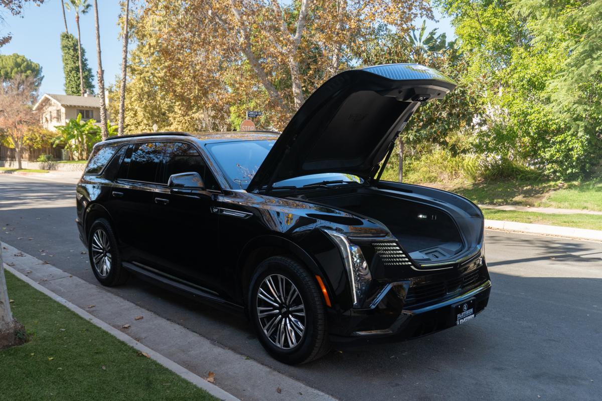 Chauffeur Driven Cadillac Escalde IQL EV 1000E4 Thumbnail 5