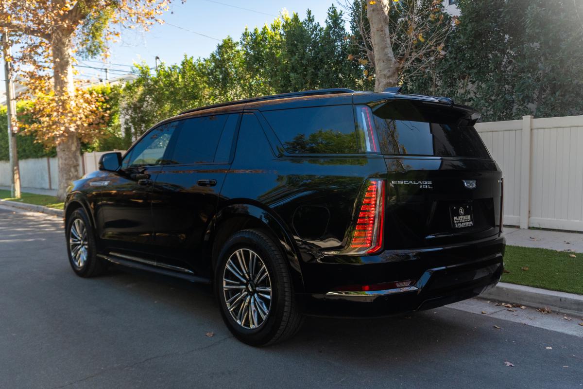 Chauffeur Driven Cadillac Escalde IQL EV 1000E4 Thumbnail 8