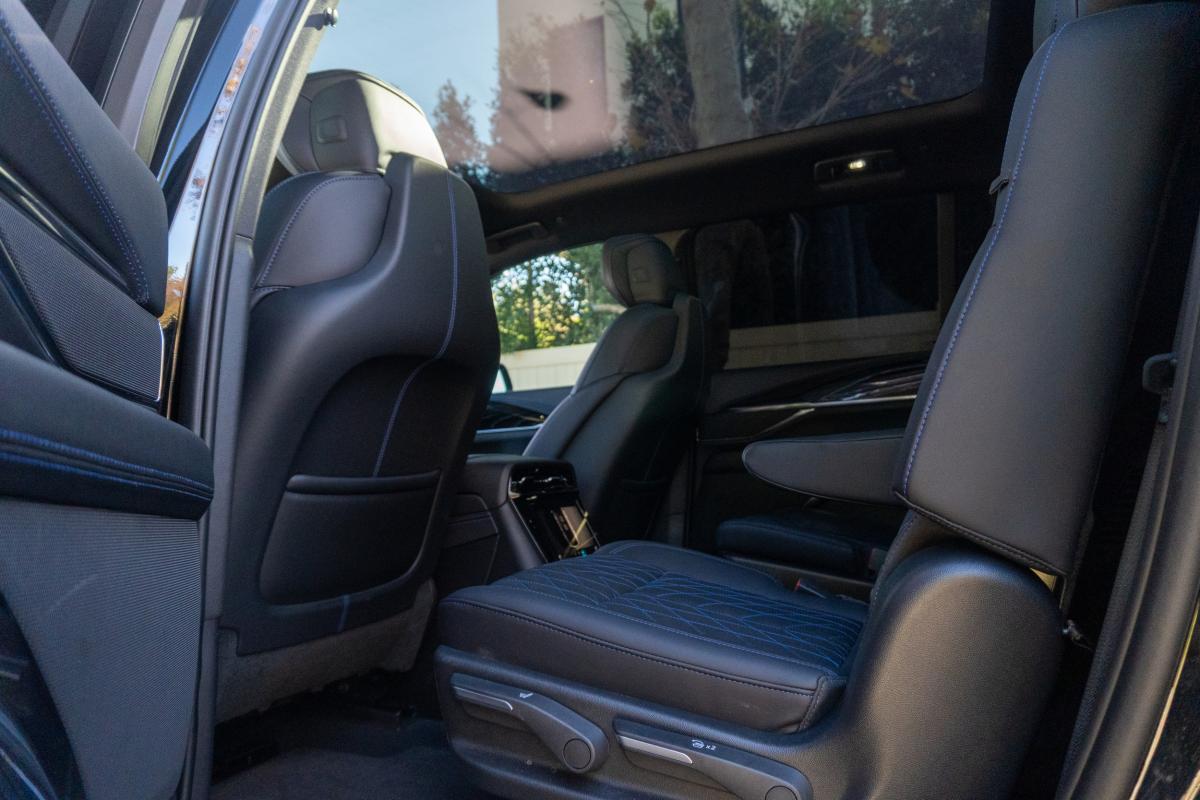 Chauffeur Driven Cadillac Escalde IQL EV 1000E4 Thumbnail 15