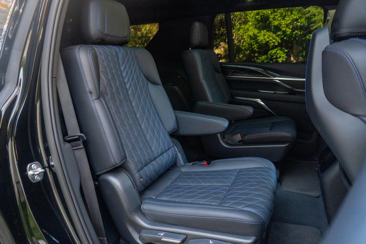 Chauffeur Driven Cadillac Escalde IQL EV 1000E4 Thumbnail 13