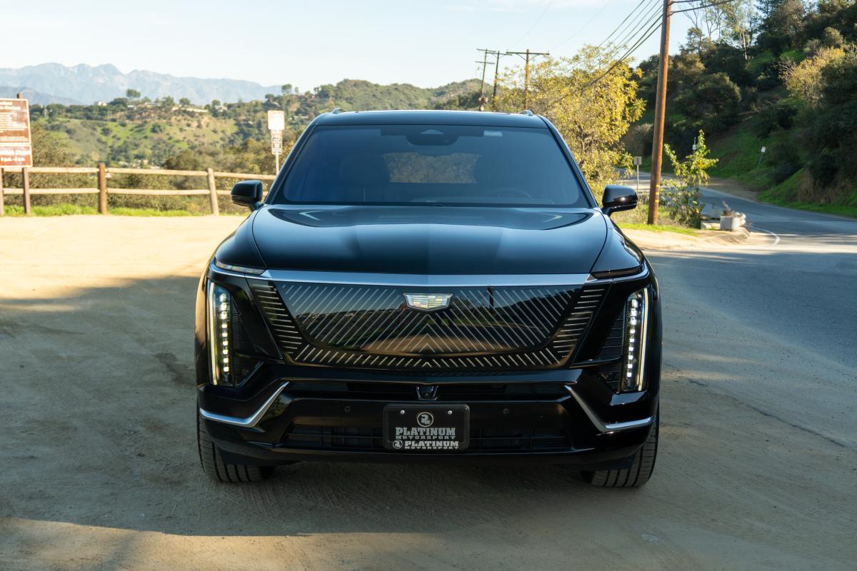 Chauffeur Driven Cadillac EV Vistiq 900 E4 Thumbnail 4