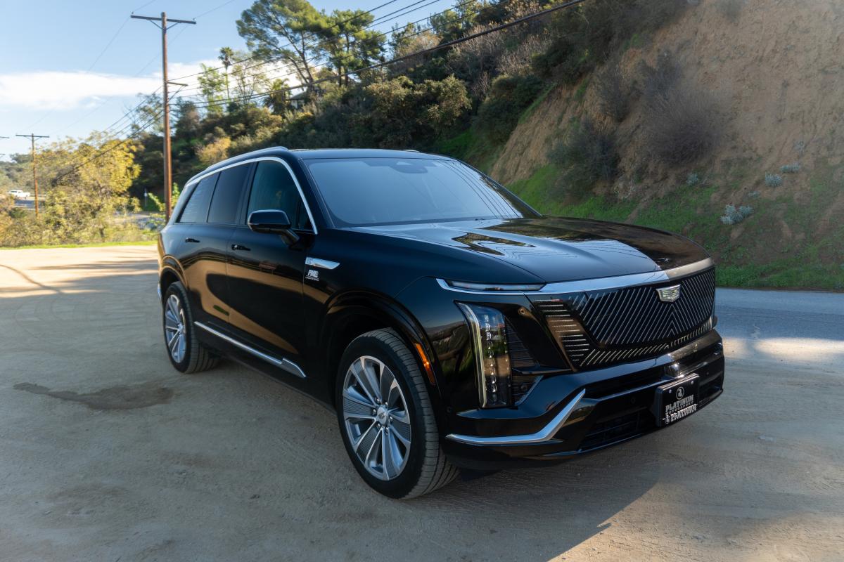 Chauffeur Driven Cadillac EV Vistiq 900 E4 Thumbnail 5