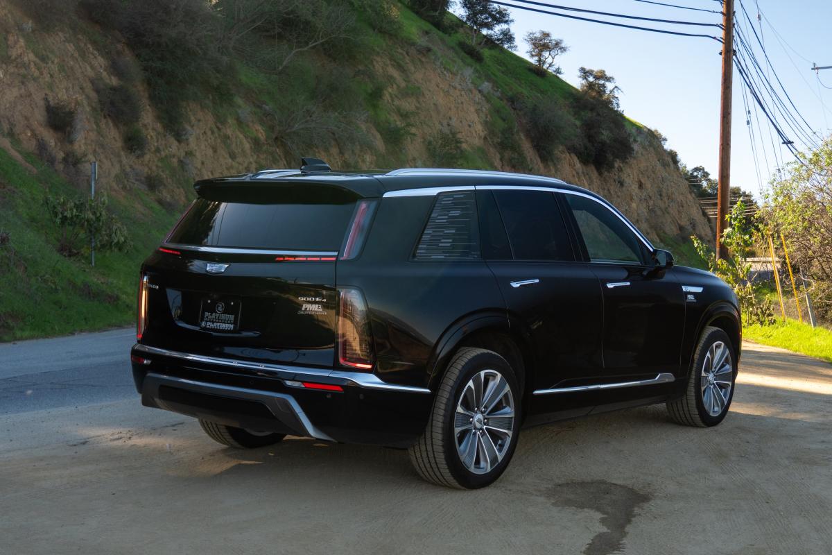 Chauffeur Driven Cadillac EV Vistiq 900 E4 Thumbnail 6