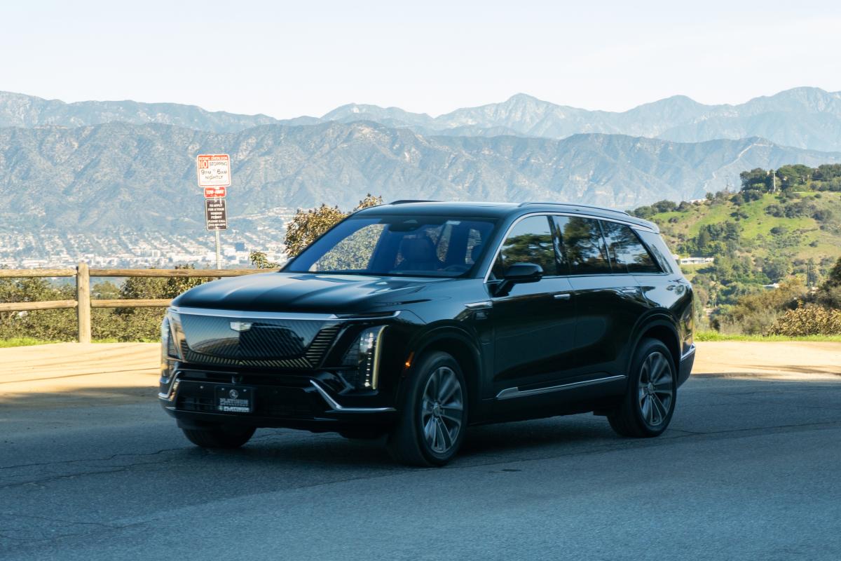 Chauffeur Driven Cadillac EV Vistiq 900 E4