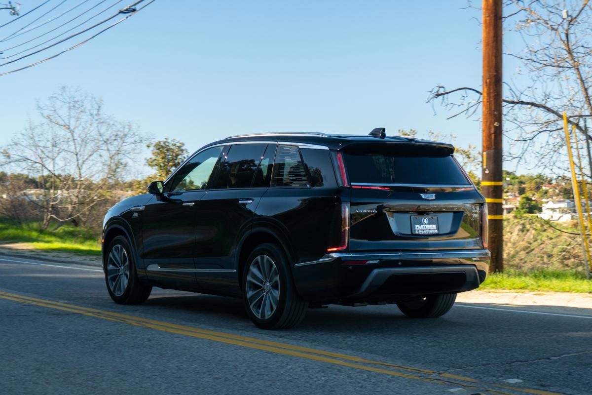 Chauffeur Driven Cadillac EV Vistiq 900 E4 Thumbnail 2