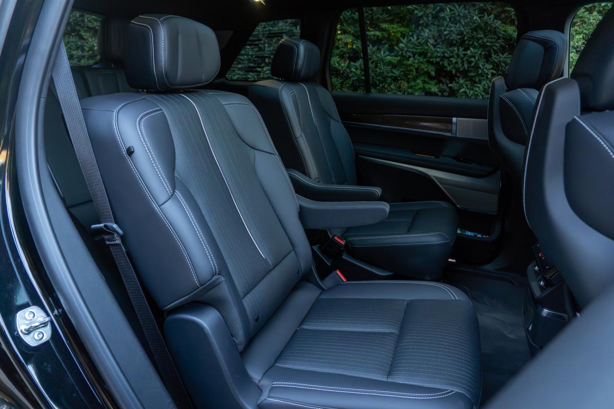 Chauffeur Driven Cadillac EV Vistiq 900 E4 Thumbnail 14