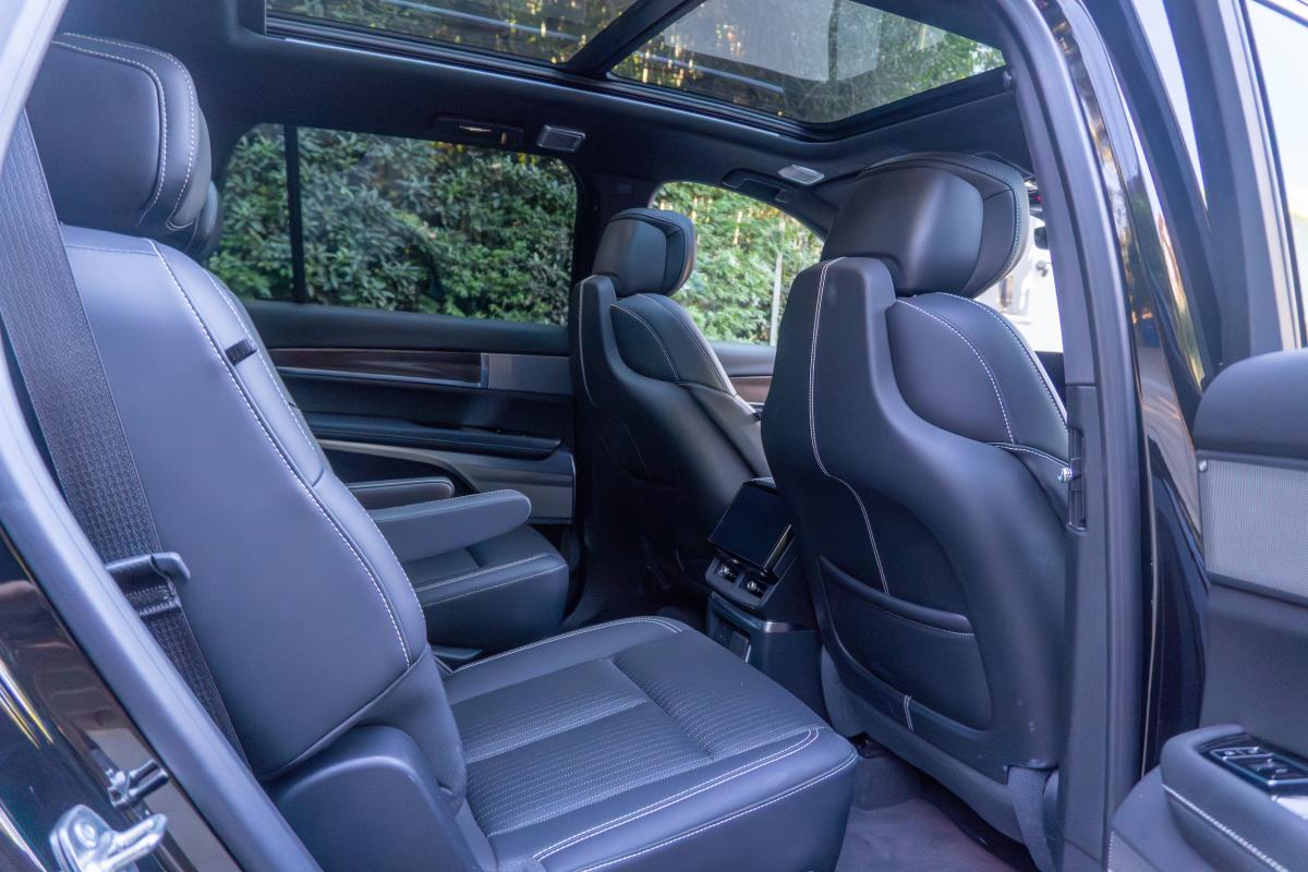 Chauffeur Driven Cadillac EV Vistiq 900 E4 Thumbnail 15