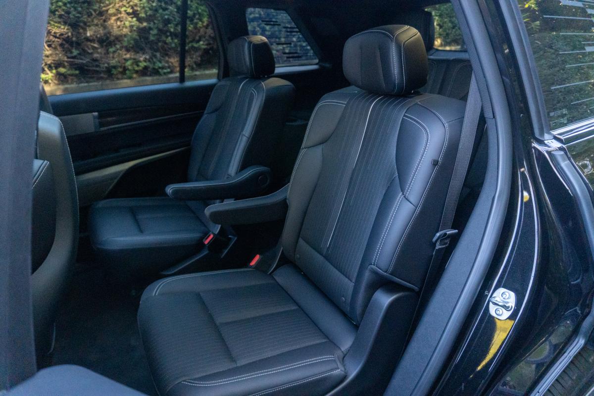 Chauffeur Driven Cadillac EV Vistiq 900 E4 Thumbnail 17