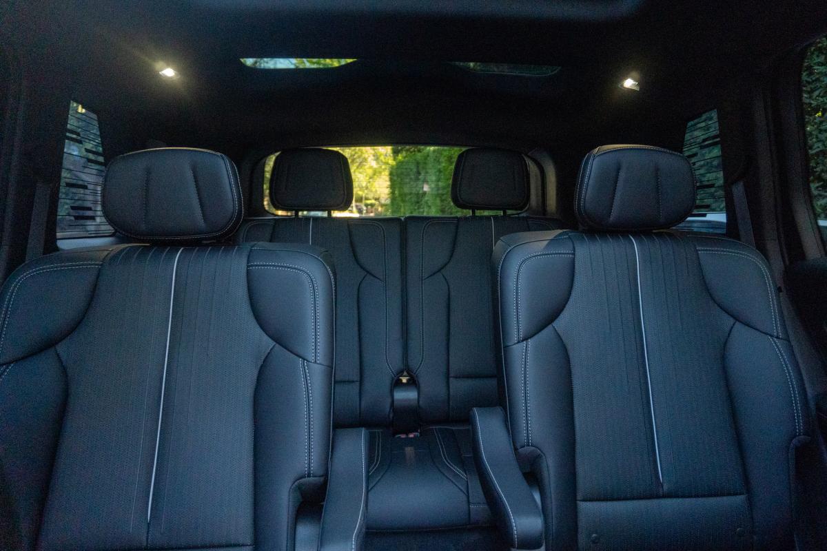 Chauffeur Driven Cadillac EV Vistiq 900 E4 Thumbnail 18