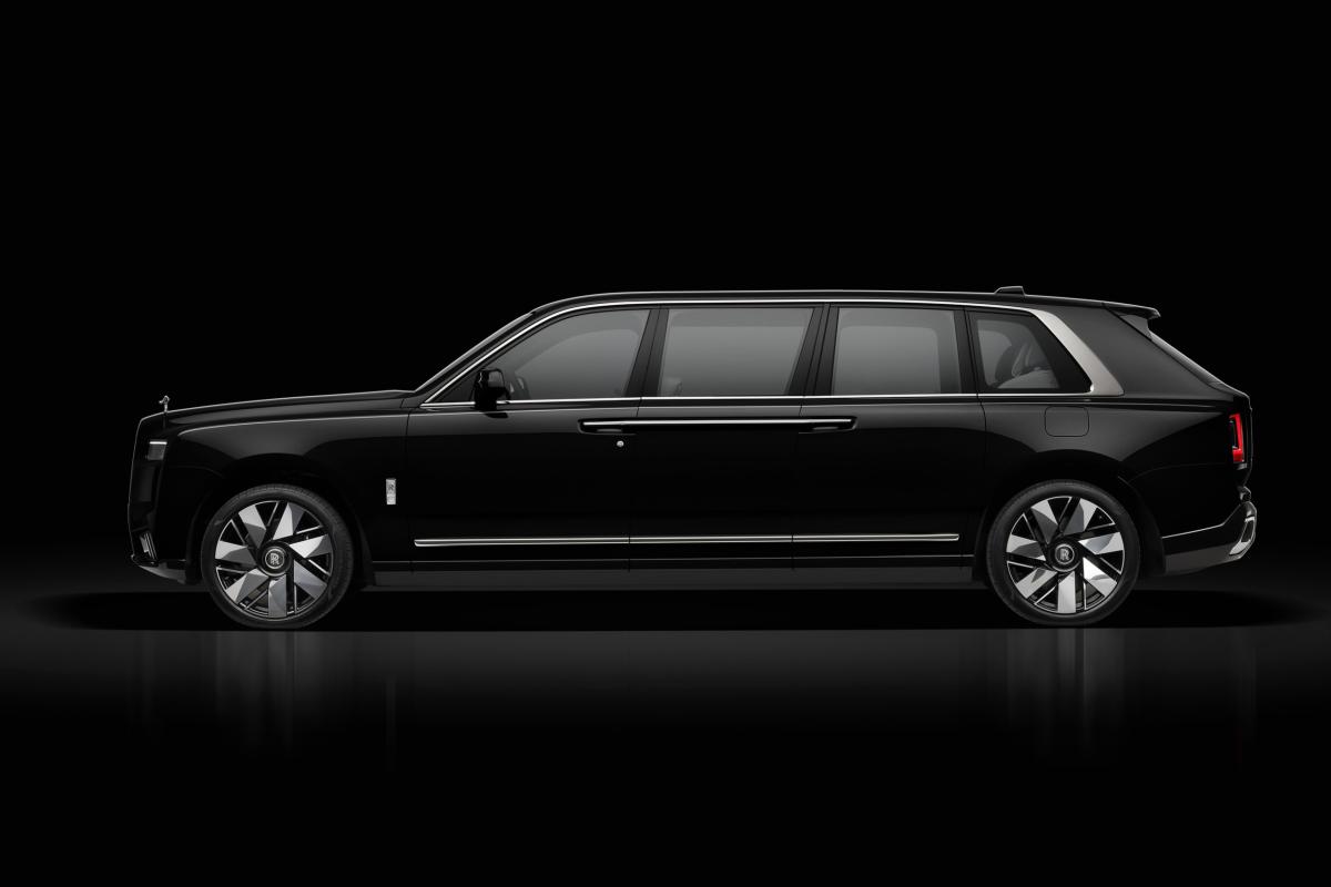 Chauffeur Driven Rolls Royce Cullinan Presedential Thumbnail 2