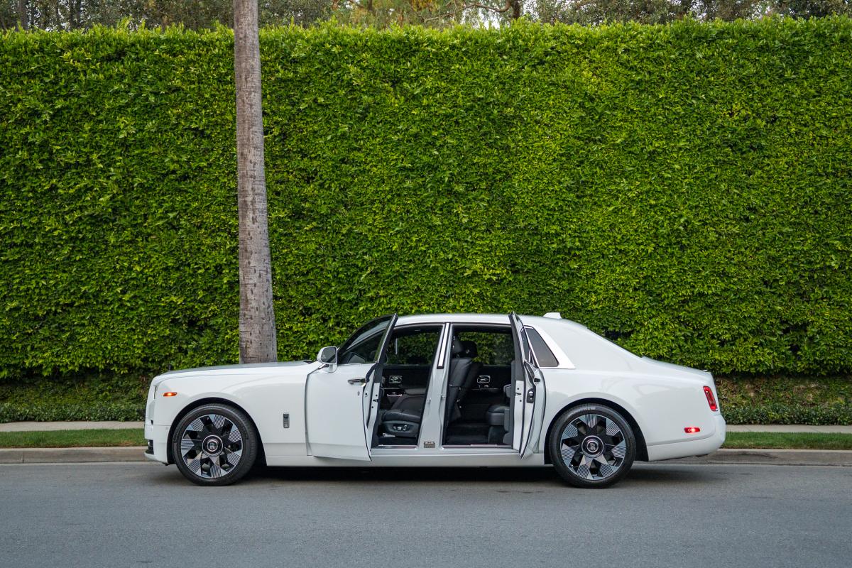 Chauffeur-Driven Rolls-Royce Phantom Series II Service in LA	 Thumbnail 4