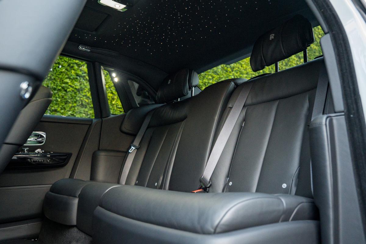 Chauffeur-Driven Rolls-Royce Phantom Series II Service in LA	 Thumbnail 12