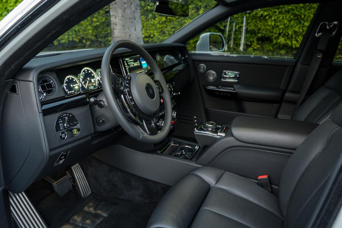 Chauffeur-Driven Rolls-Royce Phantom Series II Service in LA	 Thumbnail 15