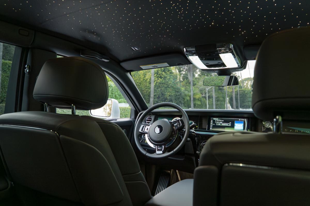 Chauffeur-Driven Rolls-Royce Phantom Series II Service in LA	 Thumbnail 21