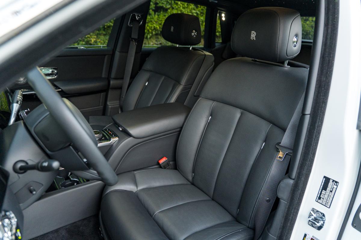 Chauffeur-Driven Rolls-Royce Phantom Series II Service in LA	 Thumbnail 16