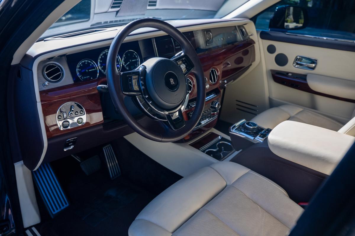 Chauffeur-Driven Rolls-Royce Phantom Series I Service in LA Thumbnail 7