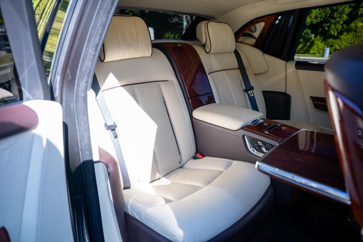 Chauffeur-Driven Rolls-Royce Phantom Series I Service in LA Thumbnail 11