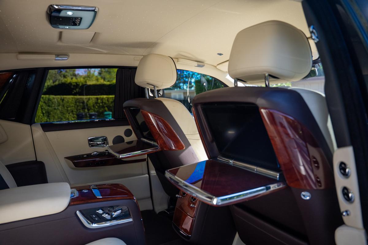 Chauffeur-Driven Rolls-Royce Phantom Series I Service in LA Thumbnail 12