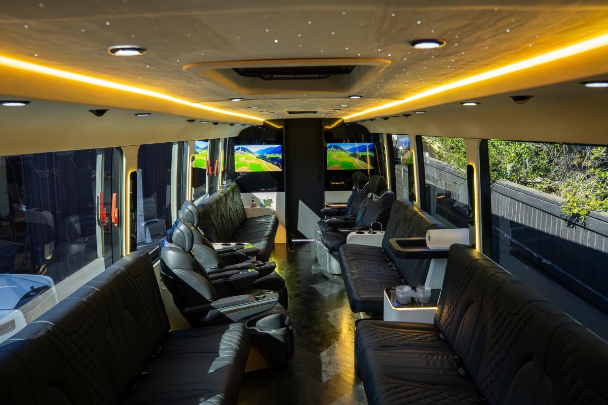 Chauffeur-Driven Entertainment 55 Service in LA Thumbnail 9