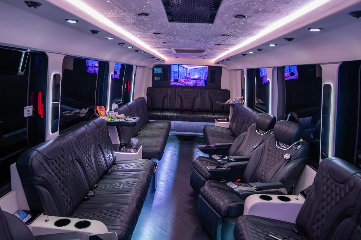 Chauffeur-Driven Entertainment 55 Service in LA Thumbnail 2