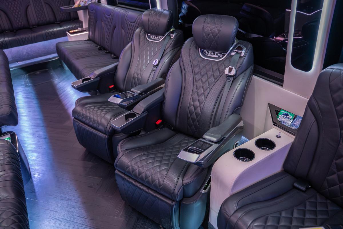 Chauffeur-Driven Entertainment 55 Service in LA Thumbnail 3