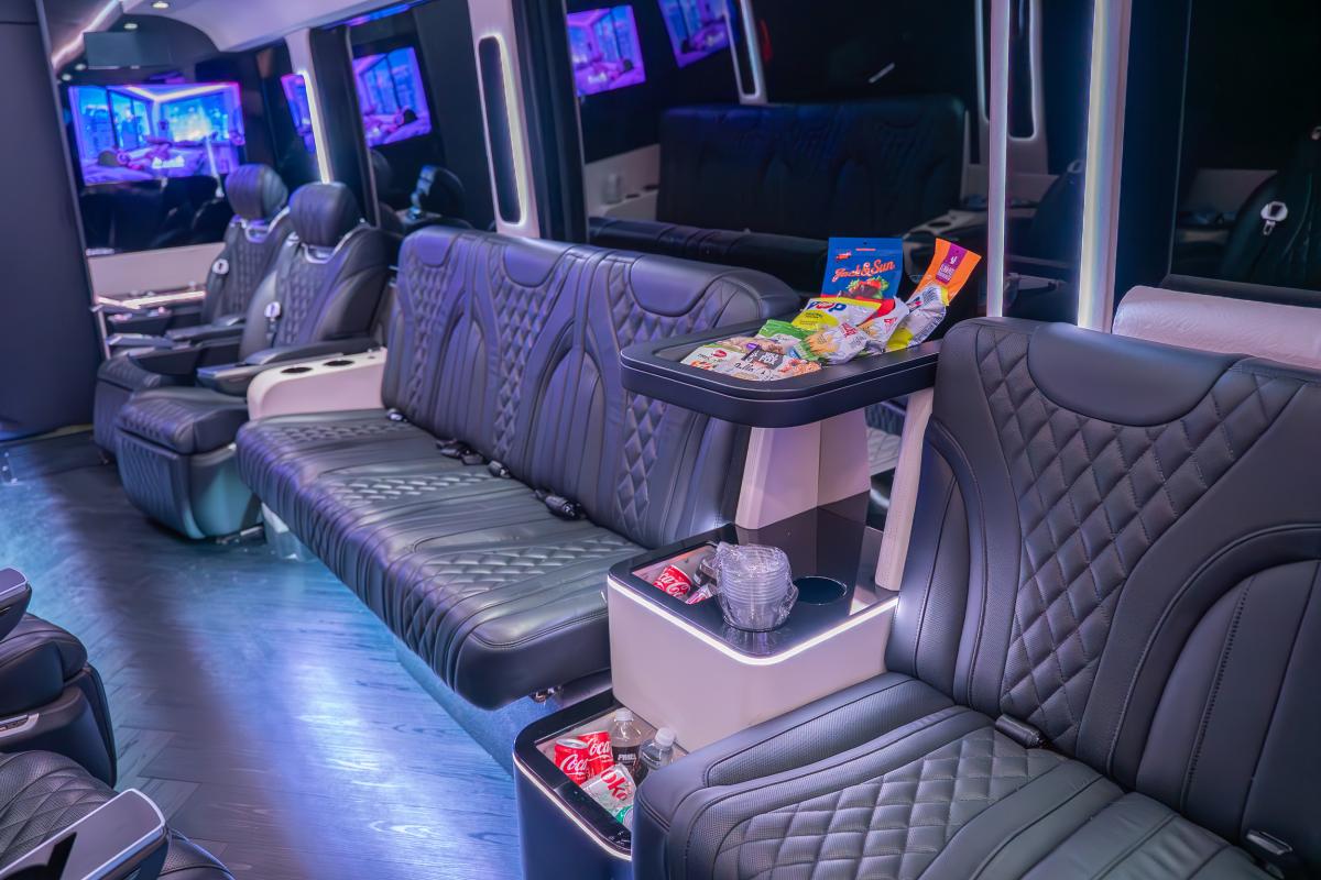 Chauffeur-Driven Entertainment 55 Service in LA Thumbnail 5