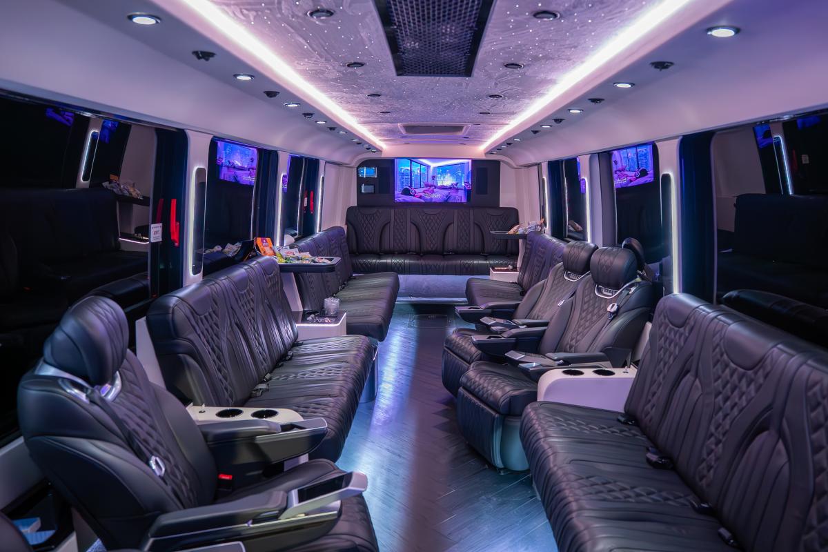 Chauffeur-Driven Entertainment 55 Service in LA Thumbnail 9