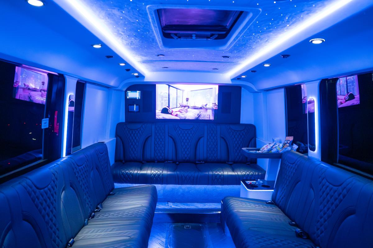 Chauffeur-Driven Entertainment 55 Service in LA Thumbnail 15