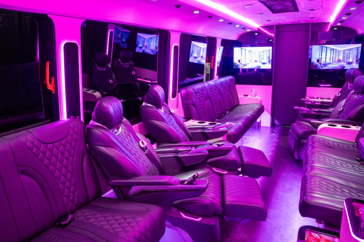 Chauffeur-Driven Entertainment 55 Service in LA Thumbnail 16