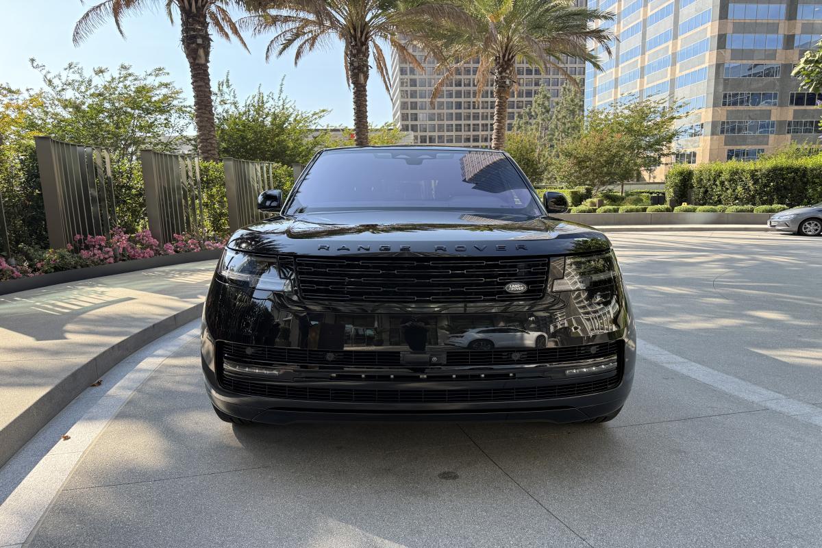 Chauffeur-Driven Land Rover Range Rover Se Service in LA Thumbnail 2