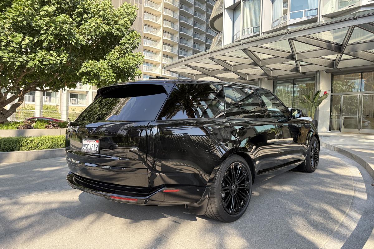 Chauffeur-Driven Land Rover Range Rover Se Service in LA Thumbnail 3