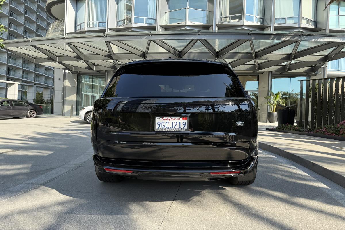 Chauffeur-Driven Land Rover Range Rover Se Service in LA Thumbnail 4