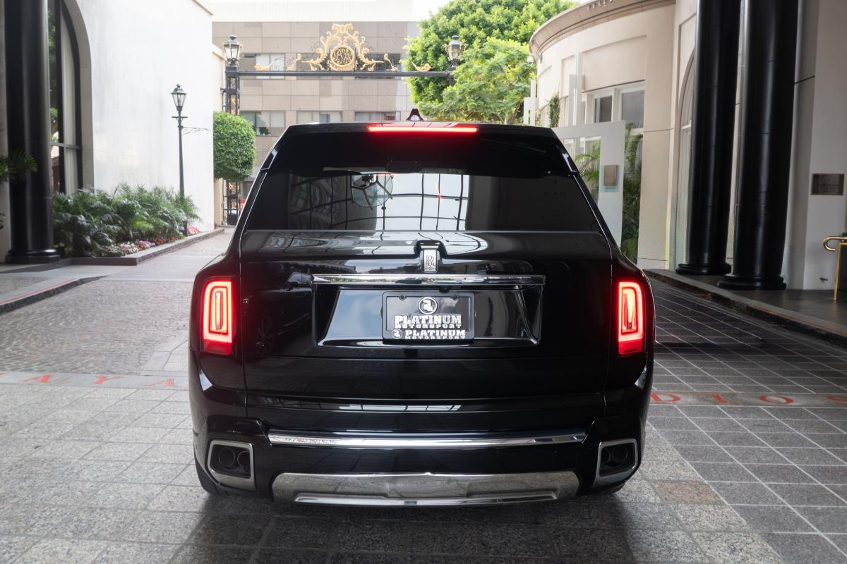 Chauffeur-Driven Rolls-Royce Cullinan Service in LA Thumbnail 3