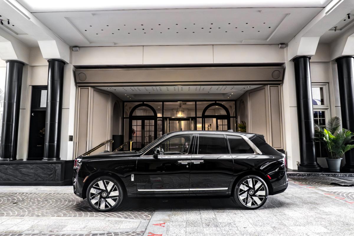 Chauffeur-Driven Rolls-Royce Cullinan Service in LA Thumbnail 2